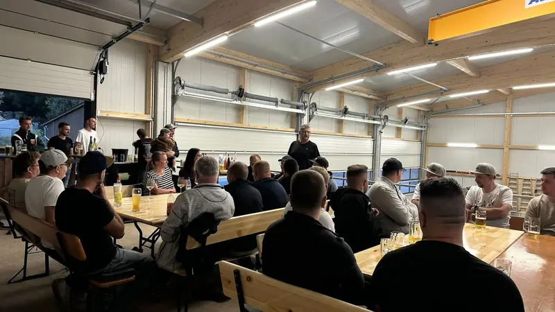 Kennenlern-Abend des Teams in der Halle