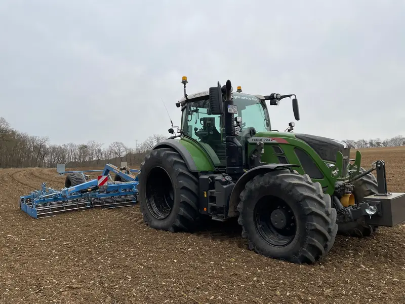 Lemken Kompaktor hinter einem Fendt