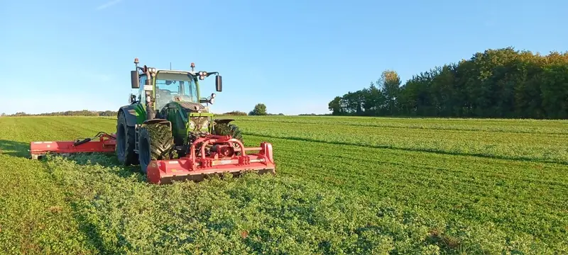 Maschio Front- und Seitenmulcher im Einsatz