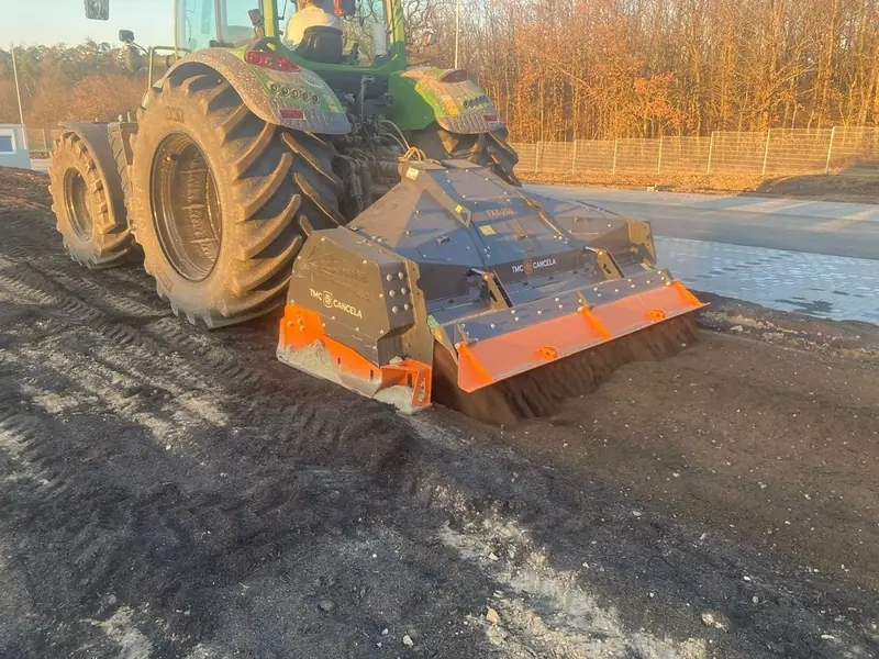 TMC Steinfräse bei der Arbeit